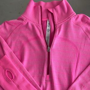 Women’s Lululemon 1/2 zip long sleeve top